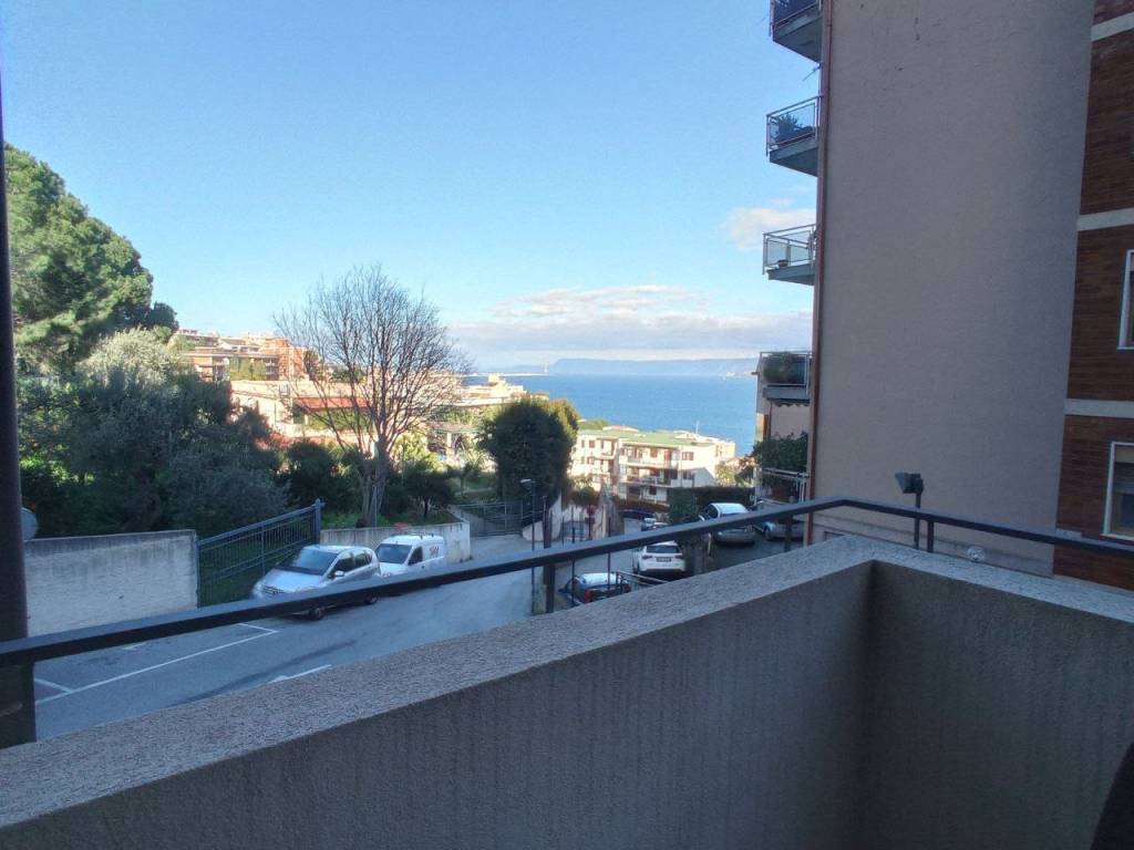 Appartamento in vendita a Messina, 5 locali, prezzo € 249.000 | PortaleAgenzieImmobiliari.it