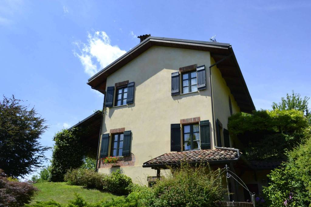 Villa in vendita a Soglio, 6 locali, prezzo € 250.000 | CambioCasa.it