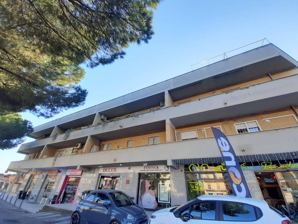 Appartamento in vendita a Roma, 4 locali, zona Zona: 36 . Finocchio, Torre Gaia, Tor Vergata, Borghesiana, prezzo € 180.000 | CambioCasa.it