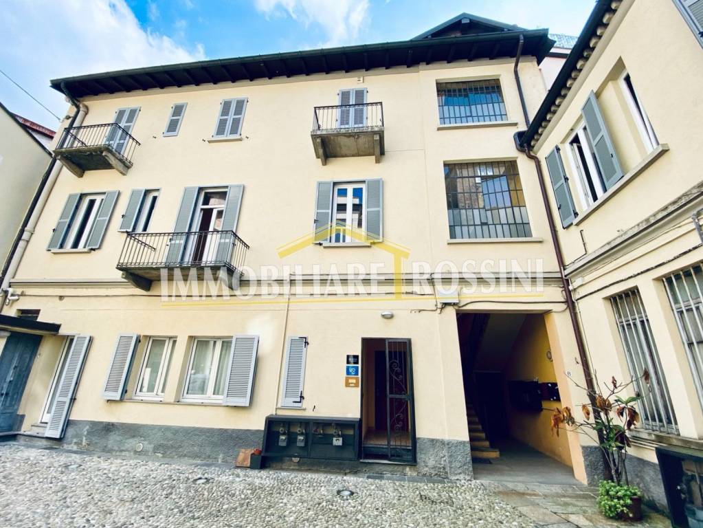 Appartamento in vendita a Varese, 4 locali, prezzo € 300.000 | PortaleAgenzieImmobiliari.it
