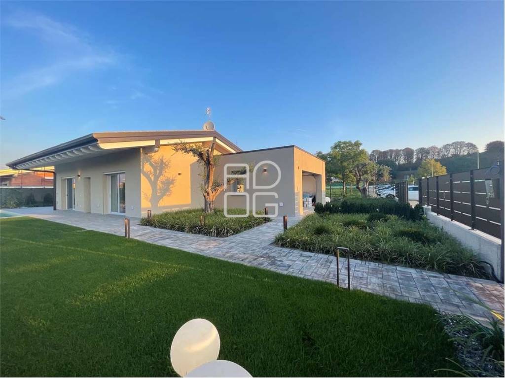Villa in vendita a Lonato, 4 locali, prezzo € 449.000 | PortaleAgenzieImmobiliari.it