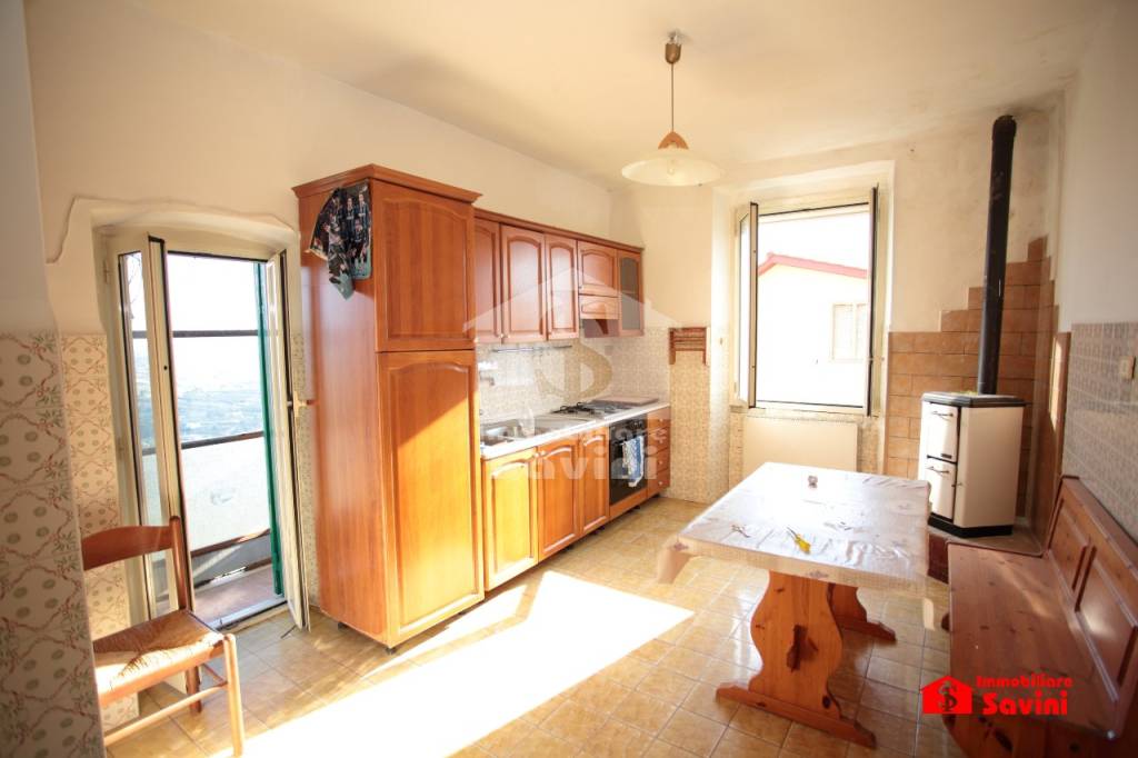 Appartamento in vendita a Lanuvio, 3 locali, prezzo € 70.000 | CambioCasa.it