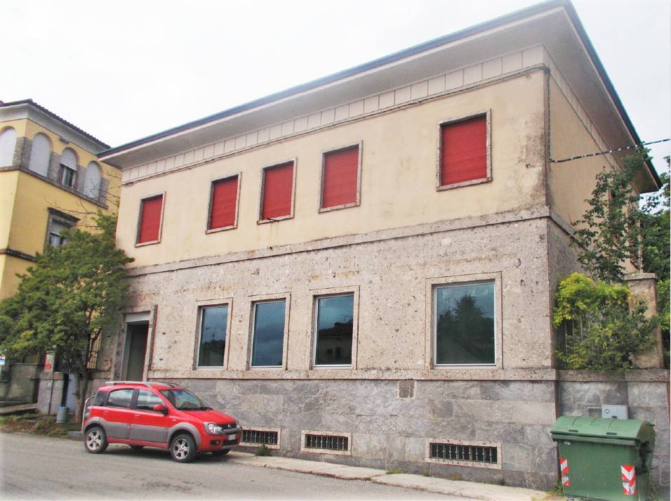 Villa in vendita a Montù Beccaria, 12 locali, prezzo € 250.000 | CambioCasa.it