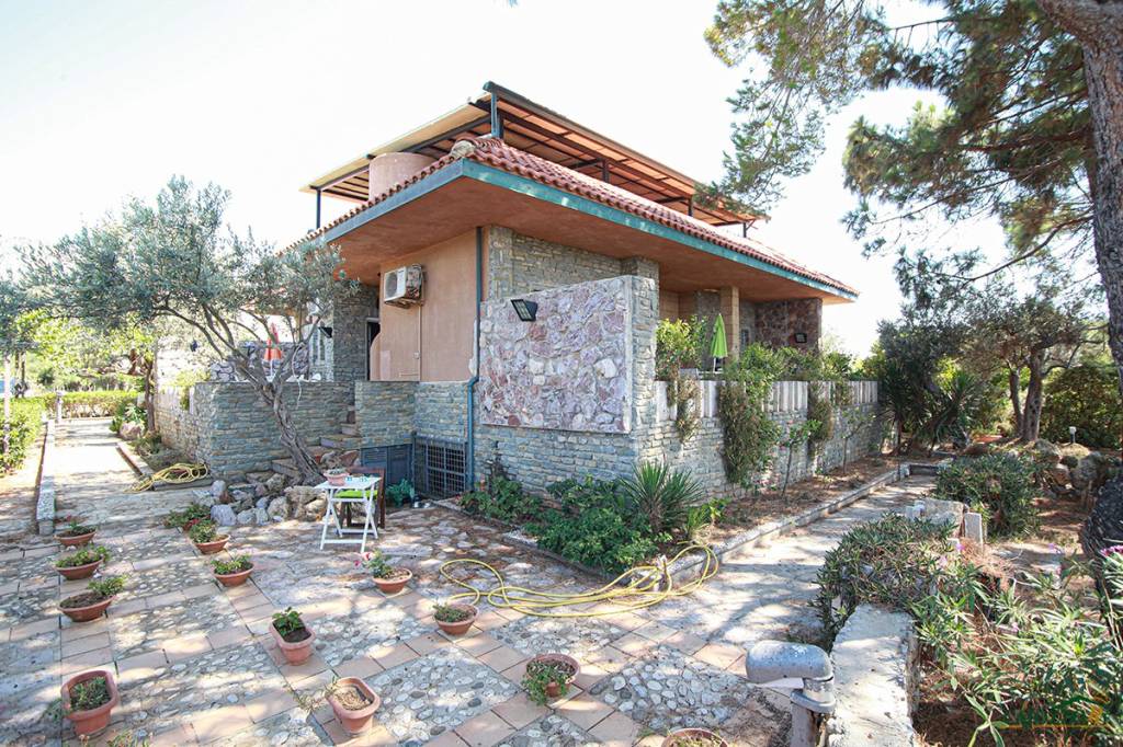 Villa in vendita a Terrasini, 6 locali, prezzo € 270.000 | CambioCasa.it