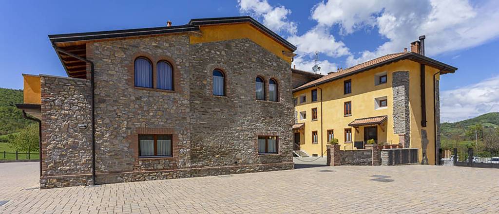 Rustico / Casale in vendita a San Sebastiano Curone, 30 locali, prezzo € 2.100.000 | PortaleAgenzieImmobiliari.it