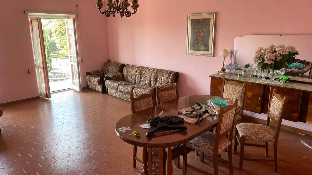 Appartamento in vendita a Rignano Flaminio, 4 locali, prezzo € 105.000 | CambioCasa.it