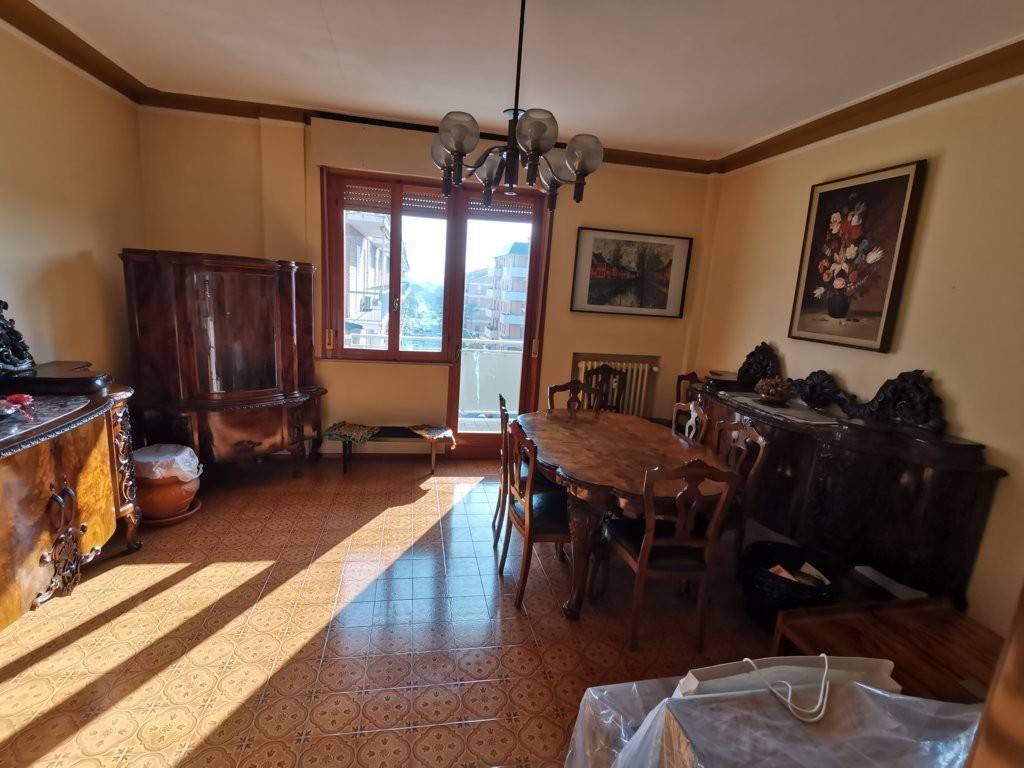 Appartamento in vendita a Pesaro, 5 locali, prezzo € 260.000 | CambioCasa.it