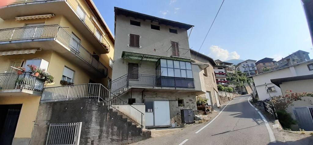 Villa a Schiera in vendita a Montagna in Valtellina, 7 locali, prezzo € 69.000 | CambioCasa.it