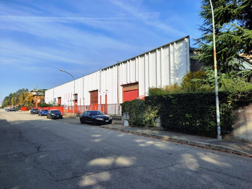 Capannone in vendita a Legnano, 9999 locali, prezzo € 265.000 | PortaleAgenzieImmobiliari.it