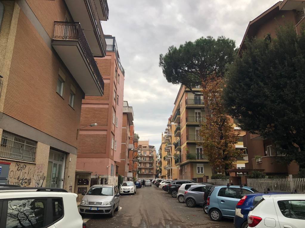 Appartamento in vendita a Roma, 5 locali, prezzo € 300.000 | CambioCasa.it