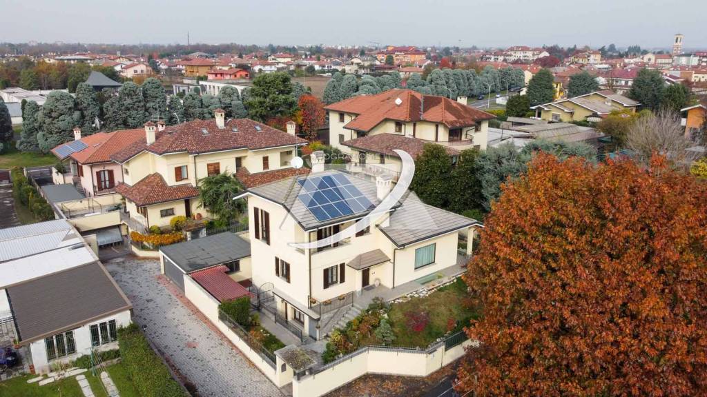 Villa in vendita a Parabiago, 8 locali, prezzo € 530.000 | PortaleAgenzieImmobiliari.it