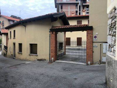 Magazzino in vendita a Cantù, 9999 locali, prezzo € 800.000 | PortaleAgenzieImmobiliari.it