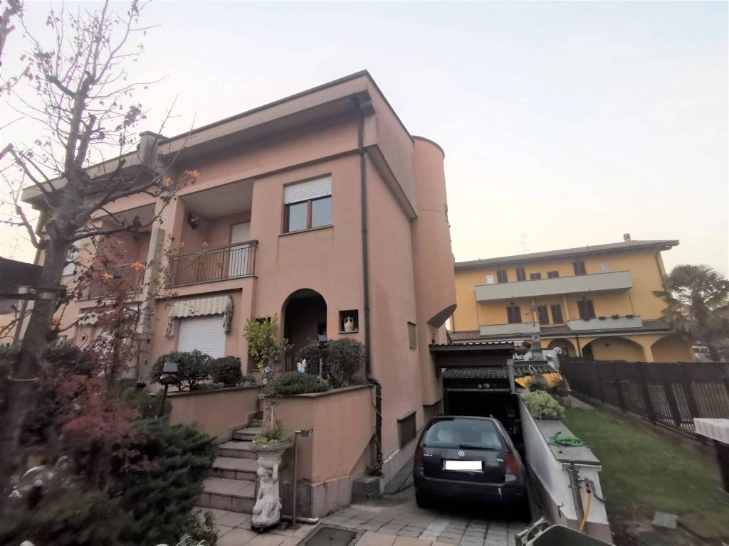 Villa in vendita a Brugherio, 5 locali, prezzo € 645.000 | PortaleAgenzieImmobiliari.it