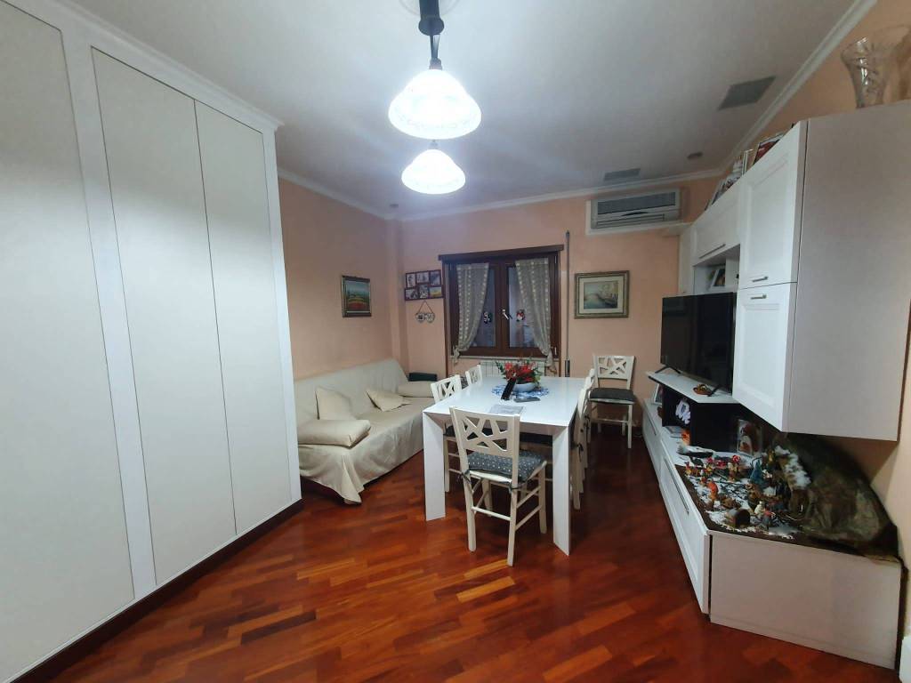Appartamento in vendita a Velletri, 2 locali, prezzo € 65.000 | CambioCasa.it