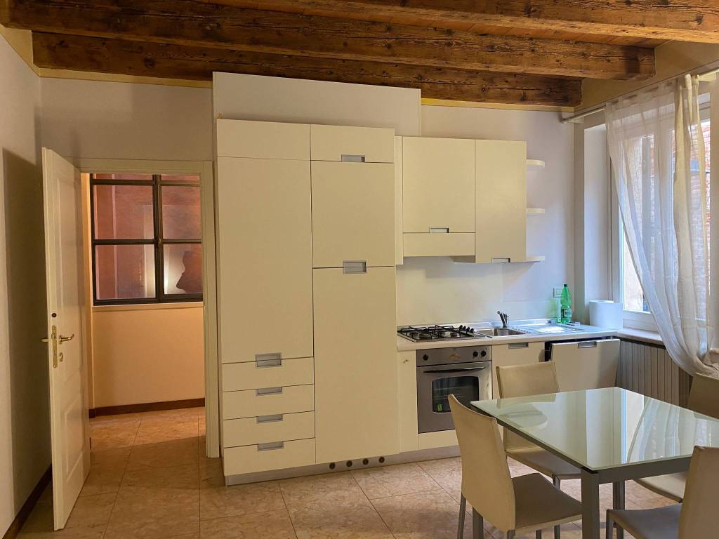 Appartamento in affitto a Verona, 2 locali, zona Zona: 2 . Veronetta, prezzo € 750 | CambioCasa.it