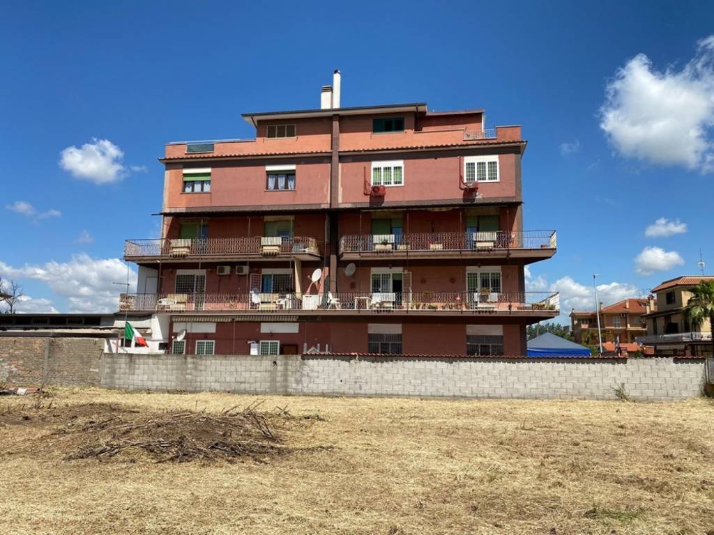Appartamento in vendita a Roma, 3 locali, zona Zona: 36 . Finocchio, Torre Gaia, Tor Vergata, Borghesiana, prezzo € 180.000 | CambioCasa.it