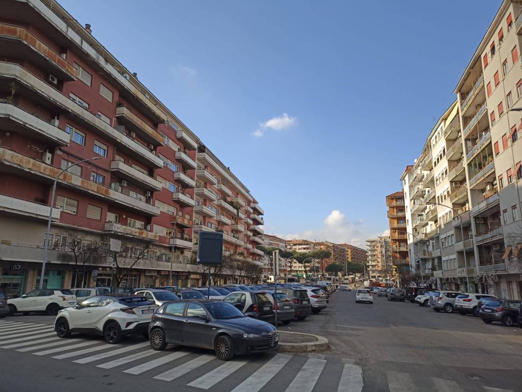 Appartamento in vendita a Roma, 3 locali, zona Zona: 16 . Appia nuova - Alberone - Colli Albani, prezzo € 310.000 | CambioCasa.it