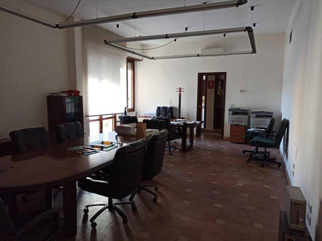 Ufficio / Studio in affitto a Catania, 5 locali, prezzo € 1.700 | PortaleAgenzieImmobiliari.it