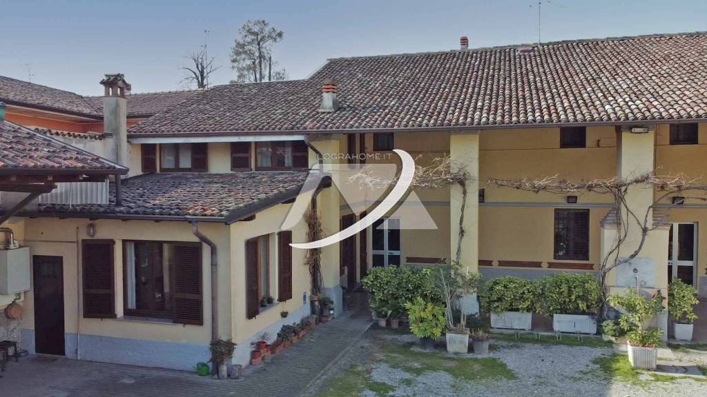 Rustico / Casale in vendita a Spino d'Adda, 6 locali, prezzo € 688.000 | CambioCasa.it
