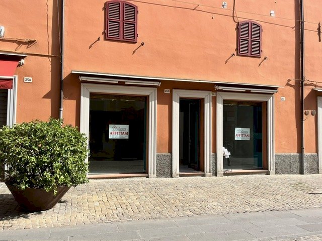 Negozio / Locale in affitto a Imola, 1 locali, prezzo € 850 | PortaleAgenzieImmobiliari.it