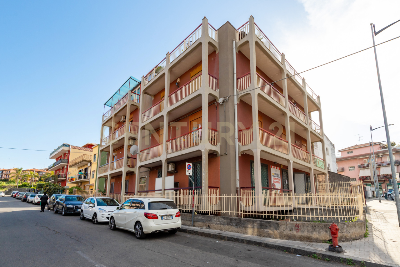 Appartamento in vendita a Aci Catena, 7 locali, prezzo € 179.000 | PortaleAgenzieImmobiliari.it