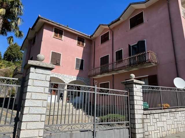 Villa in vendita a Ameno, 19 locali, prezzo € 270.000 | PortaleAgenzieImmobiliari.it