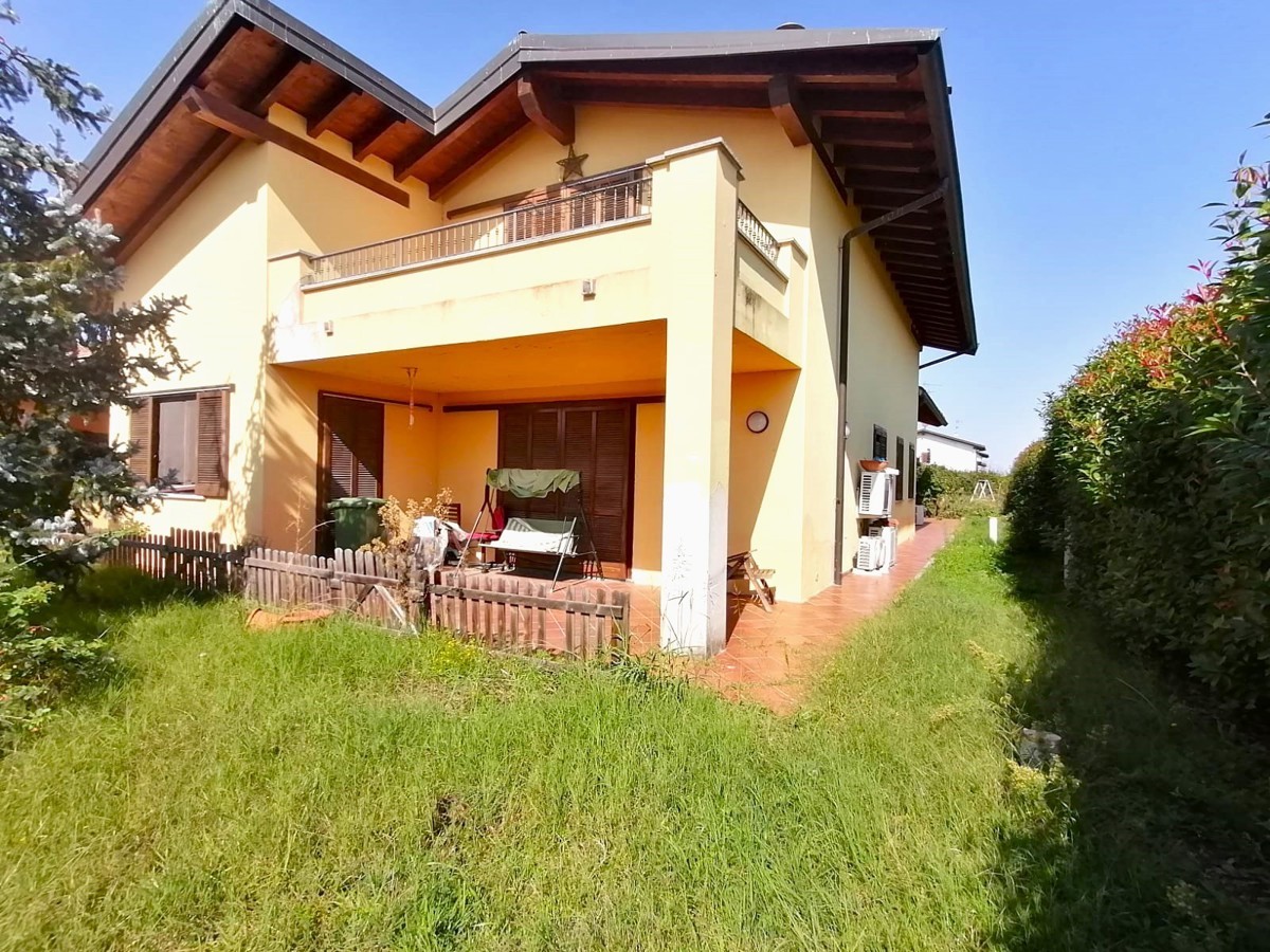 Villa in vendita a Pezzana, 5 locali, prezzo € 198.000 | PortaleAgenzieImmobiliari.it