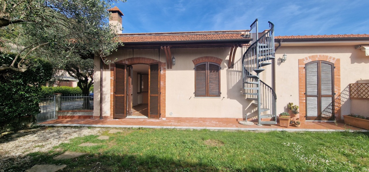 Appartamento in vendita a Ameglia, 3 locali, prezzo € 190.000 | PortaleAgenzieImmobiliari.it