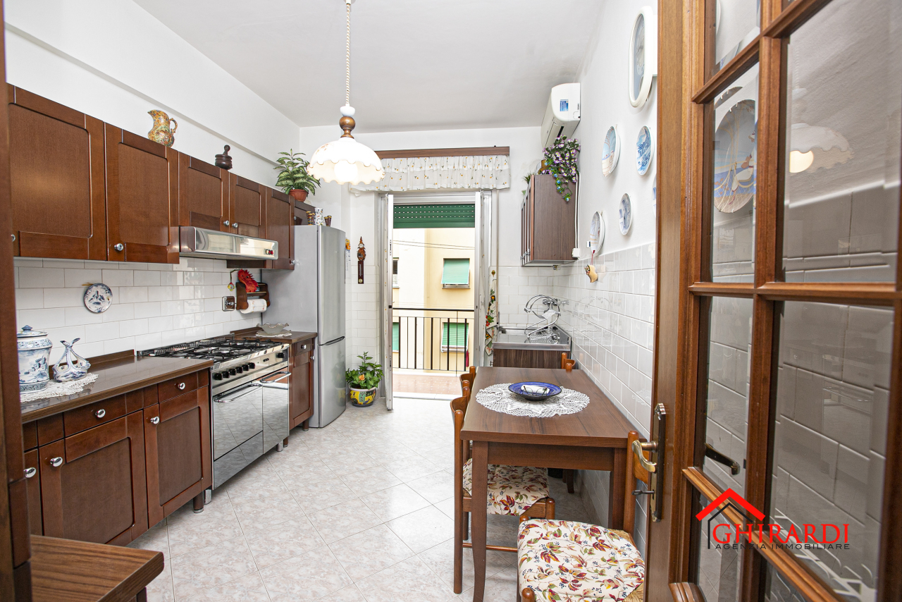 Appartamento in affitto a Genova, 5 locali, prezzo € 540 | PortaleAgenzieImmobiliari.it