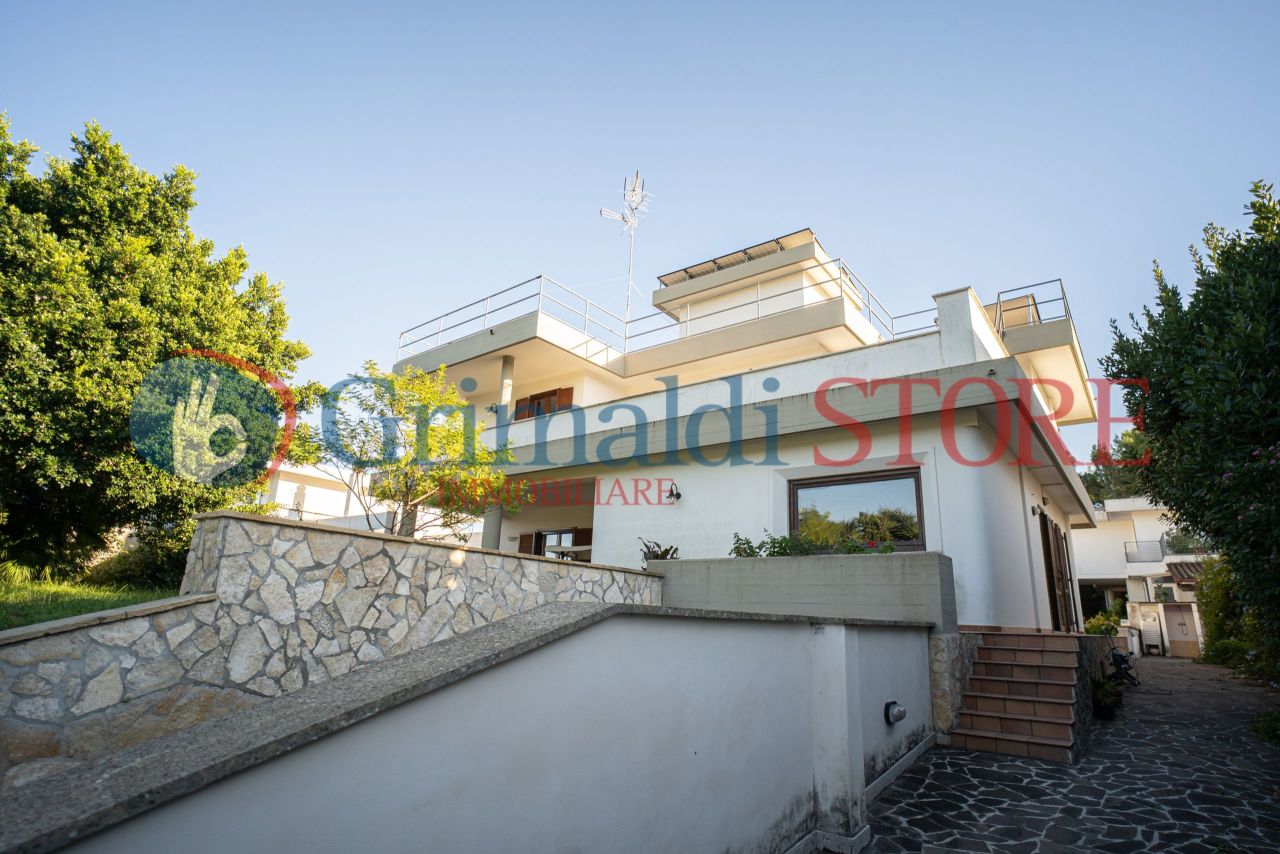 Villa in vendita a Lecce, 12 locali, prezzo € 495.000 | PortaleAgenzieImmobiliari.it