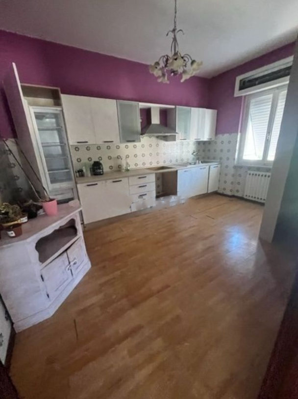 Appartamento in vendita a Castelnuovo Magra, 5 locali, prezzo € 155.000 | PortaleAgenzieImmobiliari.it