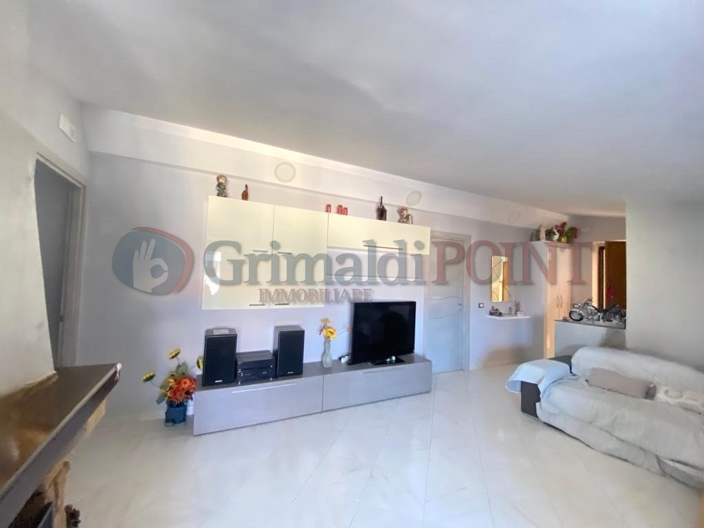 Appartamento in vendita a Giugliano in Campania, 4 locali, prezzo € 145.000 | PortaleAgenzieImmobiliari.it
