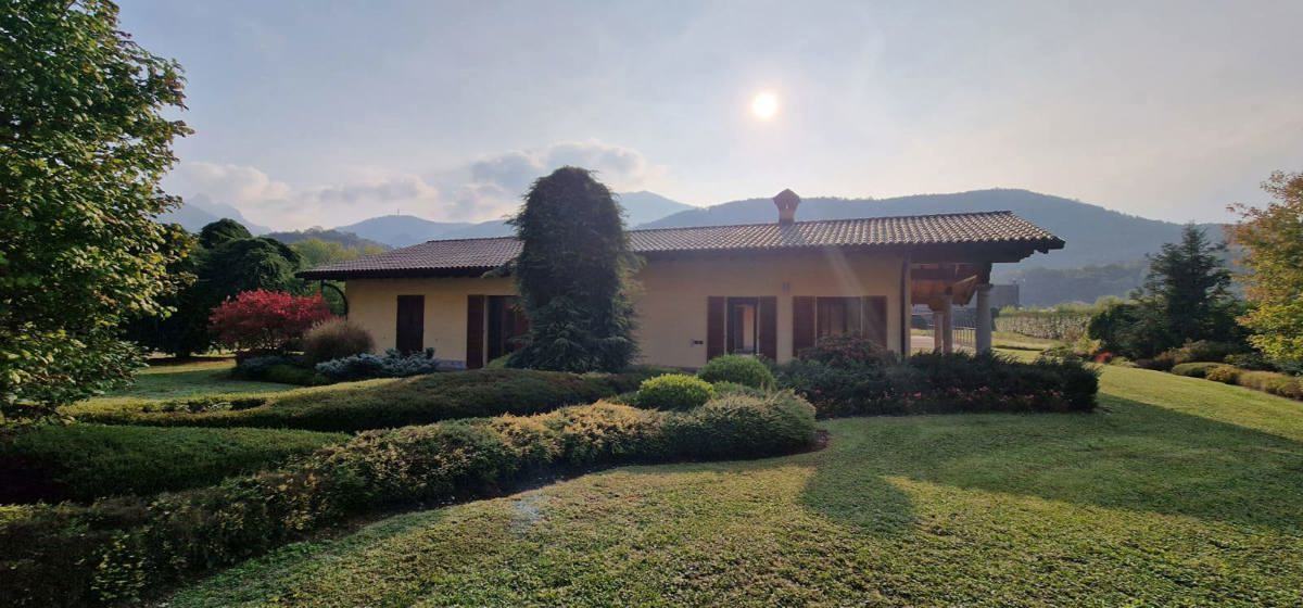 Villa in Vendita a Caslino d'Erba