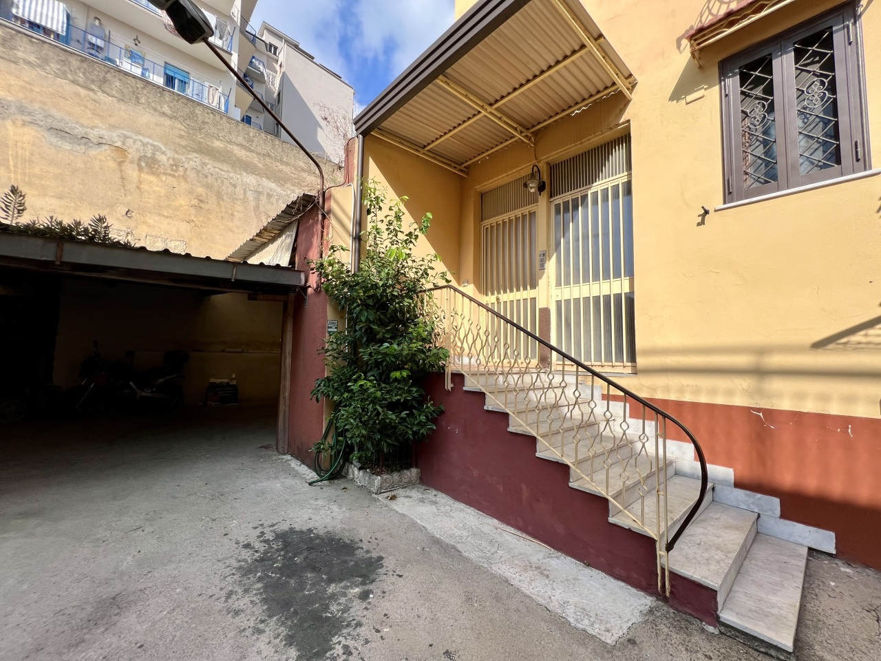 Appartamento in vendita a Napoli, 6 locali, prezzo € 199.000 | PortaleAgenzieImmobiliari.it