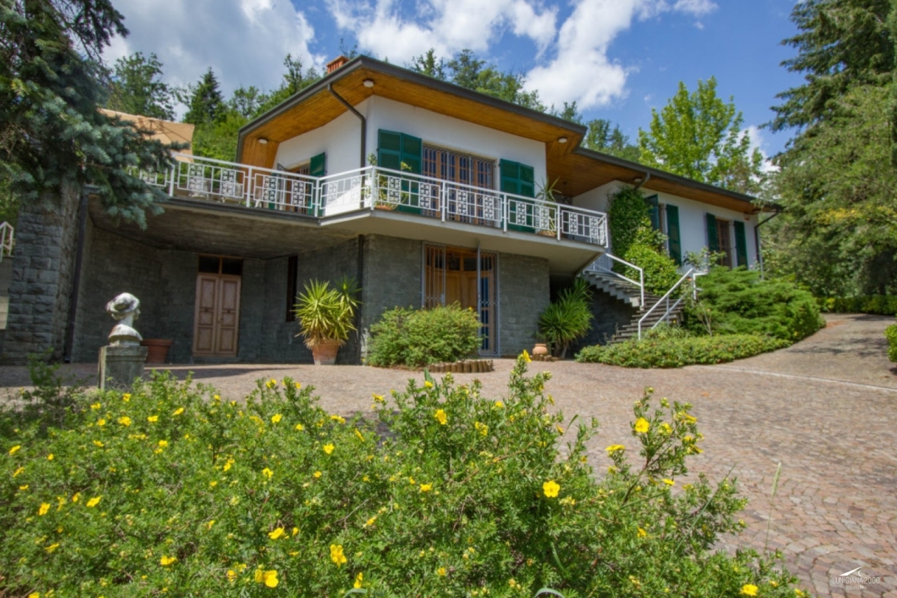 Villa in vendita a Fivizzano, 11 locali, prezzo € 990.000 | PortaleAgenzieImmobiliari.it