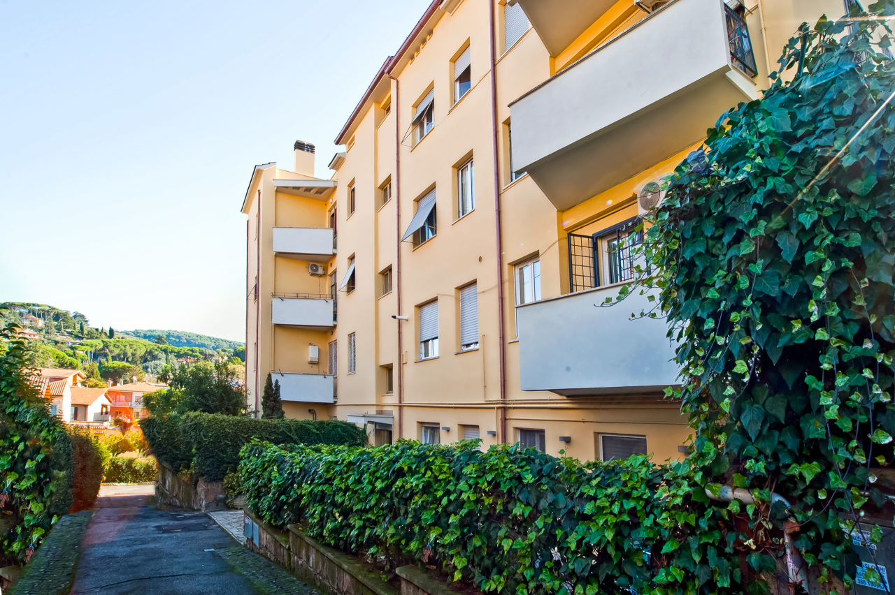 Appartamento in vendita a Grottaferrata, 5 locali, prezzo € 339.000 | CambioCasa.it