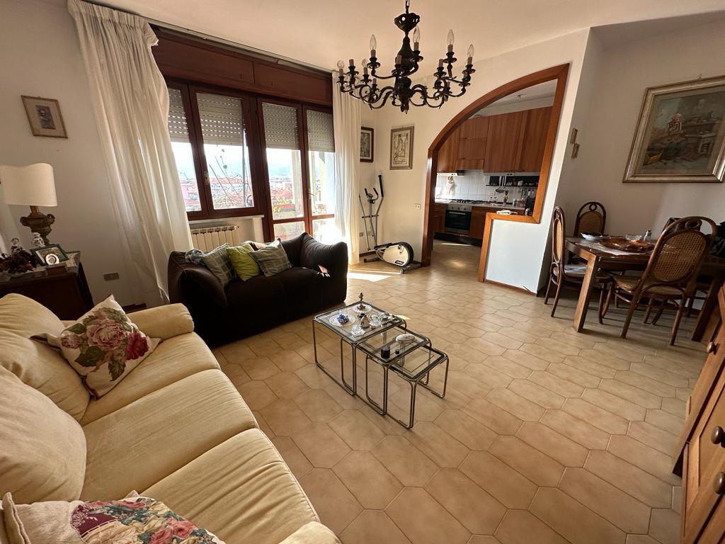Appartamento in vendita a Santo Stefano di Magra, 6 locali, prezzo € 165.000 | PortaleAgenzieImmobiliari.it