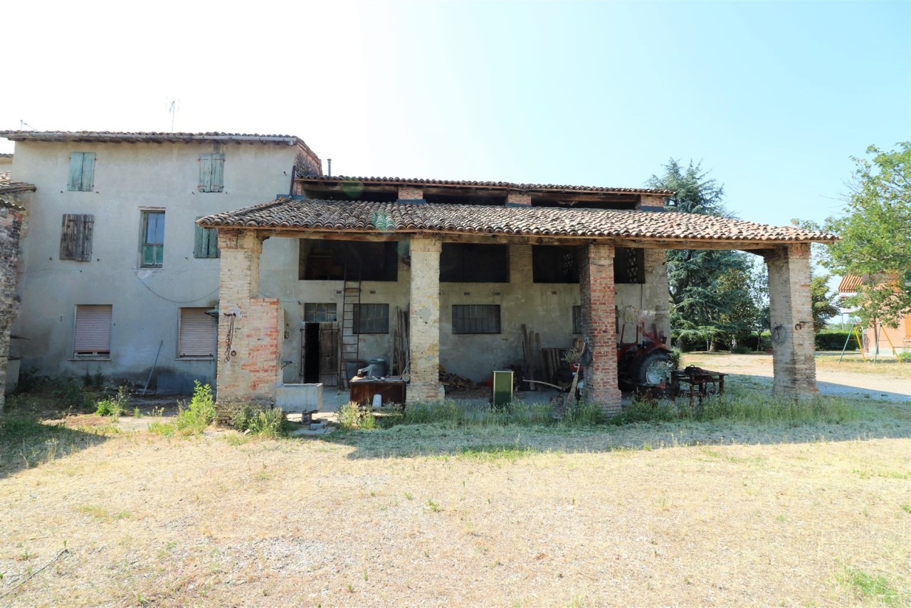 Rustico / Casale in vendita a Felino, 5 locali, prezzo € 125.000 | PortaleAgenzieImmobiliari.it