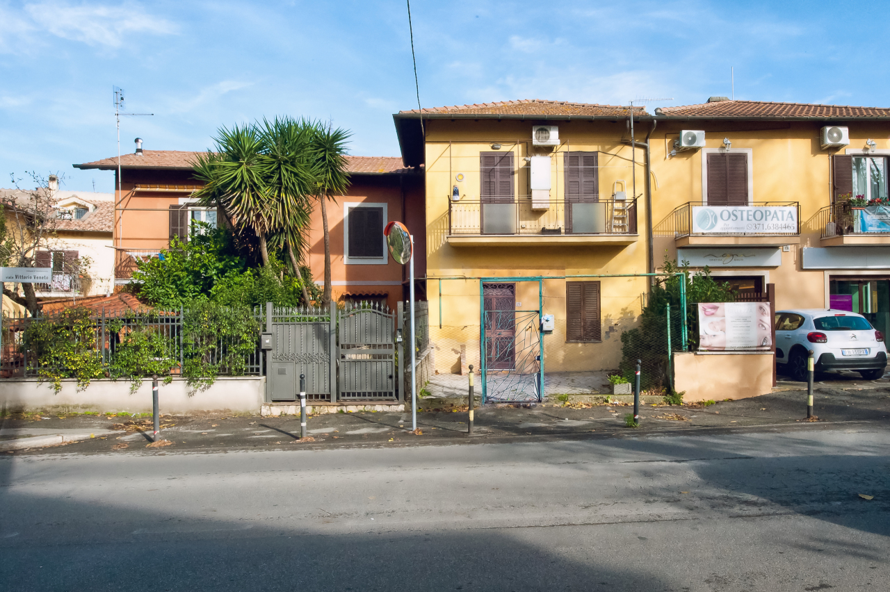 Appartamento in vendita a Grottaferrata, 3 locali, prezzo € 90.000 | PortaleAgenzieImmobiliari.it