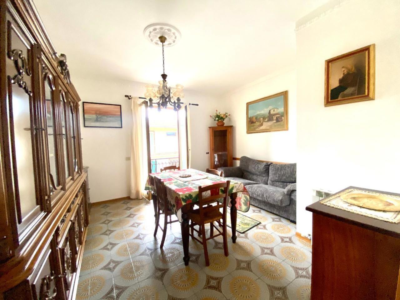 Villa in vendita a Castelnuovo Magra, 7 locali, prezzo € 300.000 | PortaleAgenzieImmobiliari.it