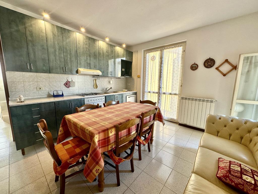 Appartamento in vendita a Ameglia, 4 locali, prezzo € 165.000 | PortaleAgenzieImmobiliari.it