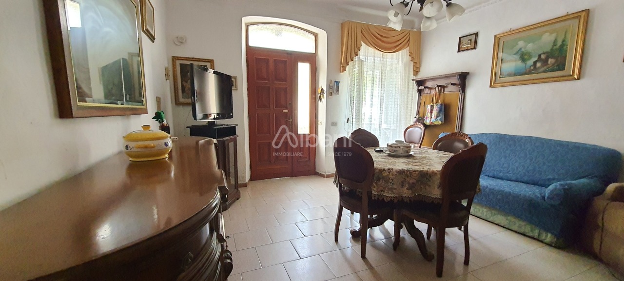 Appartamento in vendita a Vezzano Ligure, 4 locali, prezzo € 59.000 | PortaleAgenzieImmobiliari.it