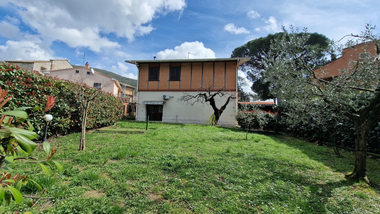 Soluzione Indipendente in vendita a Lugnano in Teverina, 6 locali, prezzo € 178.000 | PortaleAgenzieImmobiliari.it