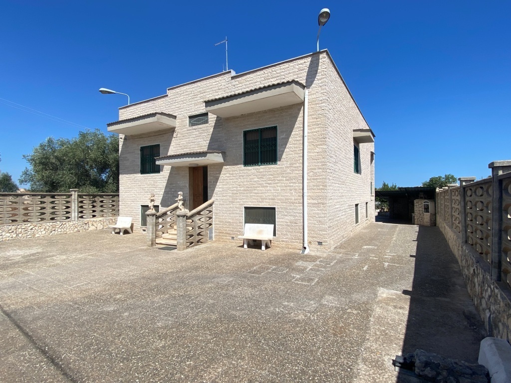 Villa in vendita a Bari, 8 locali, prezzo € 155.000 | PortaleAgenzieImmobiliari.it