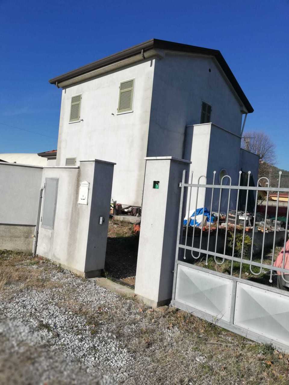 Villa in vendita a Ortonovo, 8 locali, prezzo € 380.000 | PortaleAgenzieImmobiliari.it