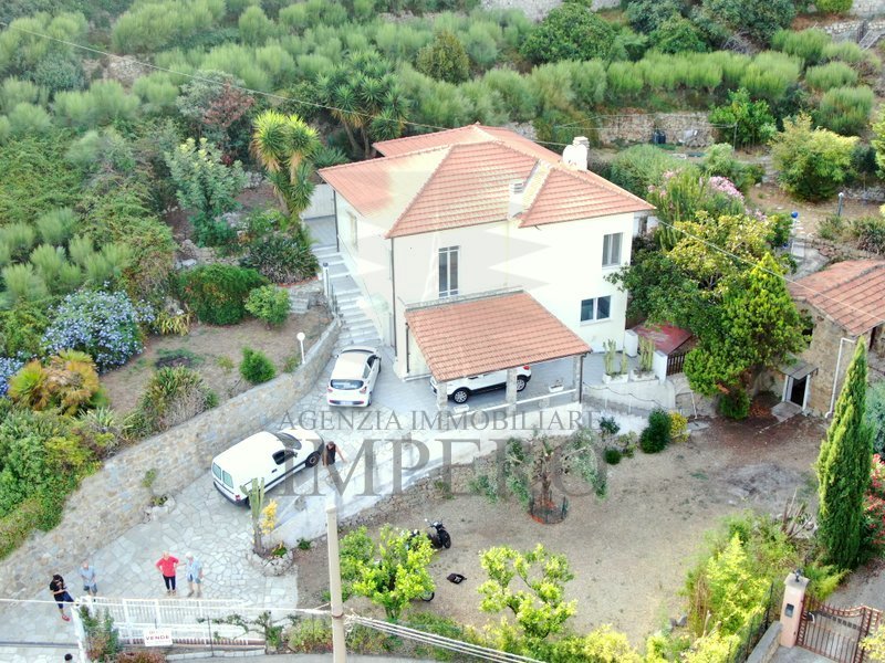 Villa in vendita a Bordighera, 7 locali, prezzo € 750.000 | PortaleAgenzieImmobiliari.it