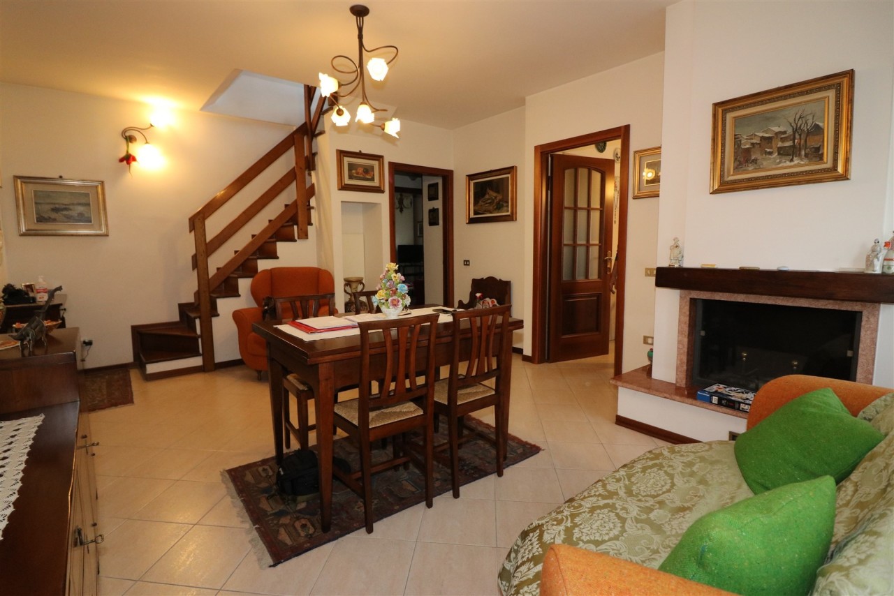 Appartamento in vendita a Parma, 5 locali, prezzo € 245.000 | PortaleAgenzieImmobiliari.it