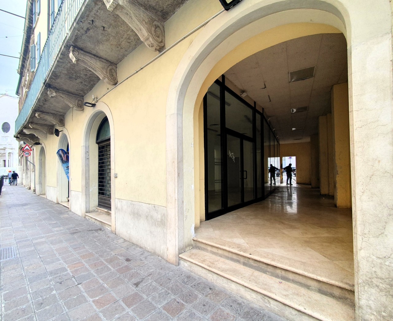 Ufficio / Studio in affitto a Brescia, 6 locali, prezzo € 1.800 | CambioCasa.it