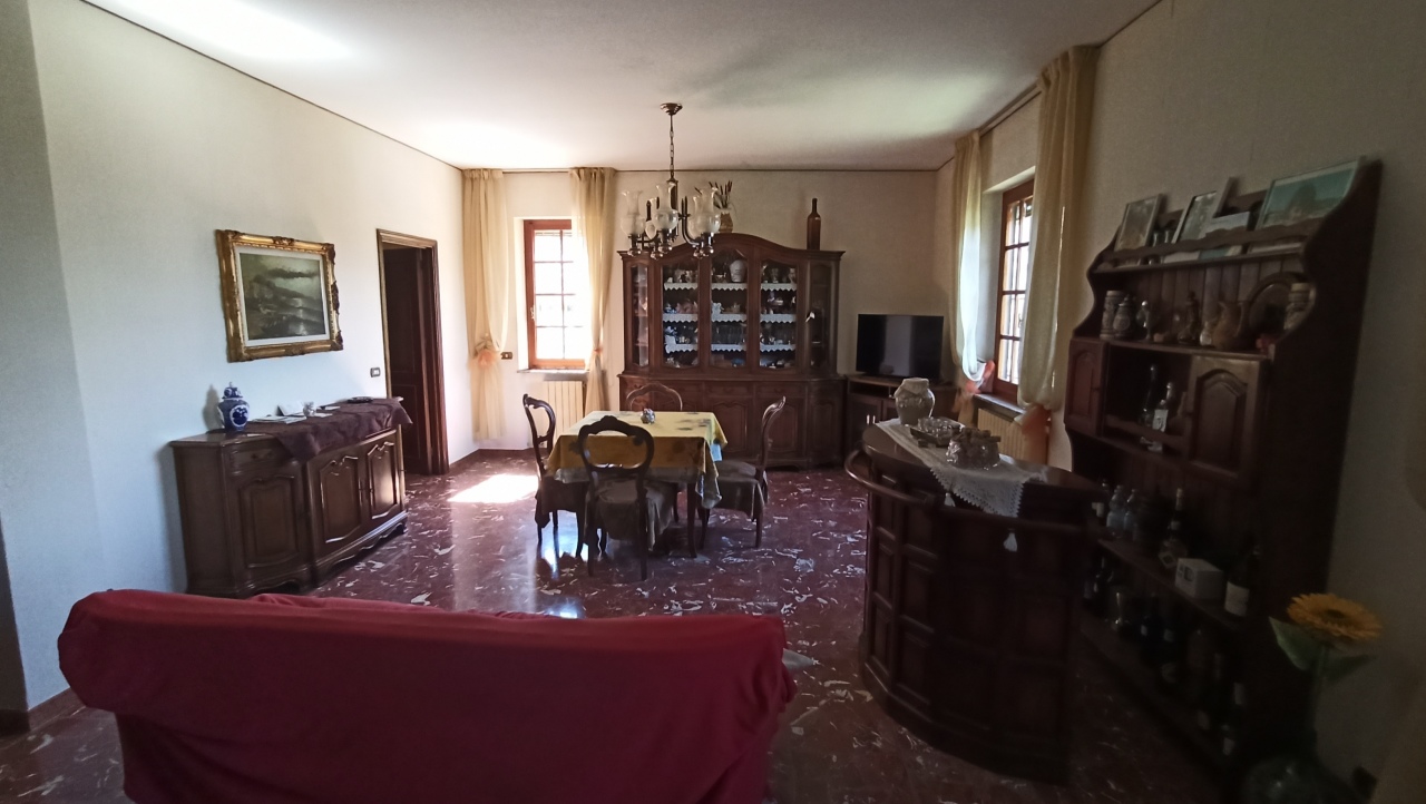 Villa in vendita a Castelnuovo Magra, 13 locali, Trattative riservate | PortaleAgenzieImmobiliari.it