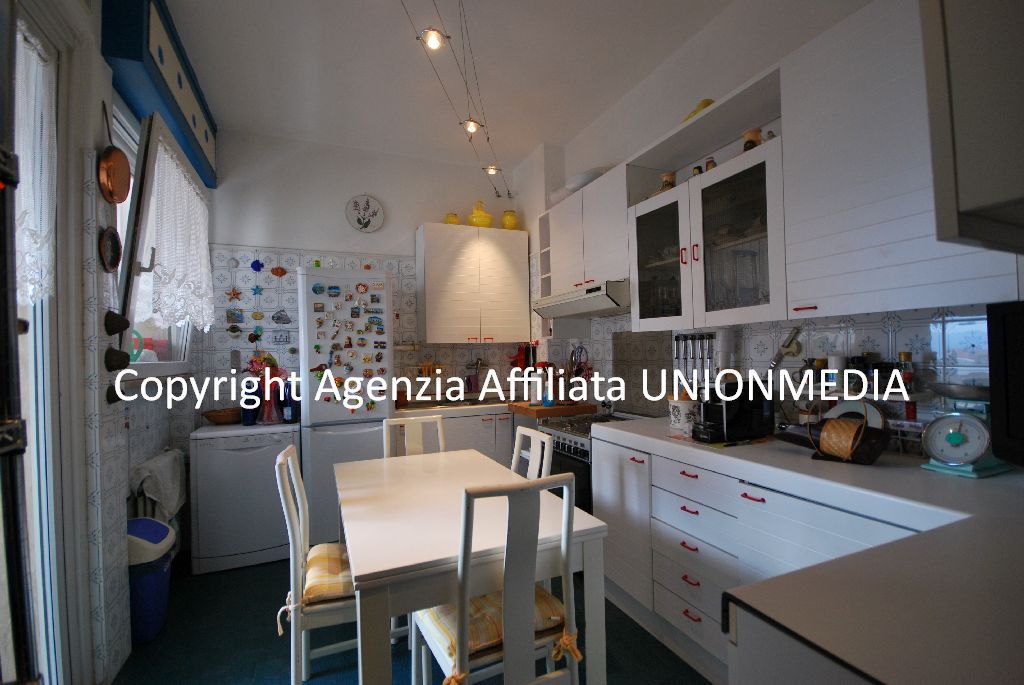 Appartamento in vendita a Sarzana, 4 locali, prezzo € 250.000 | PortaleAgenzieImmobiliari.it